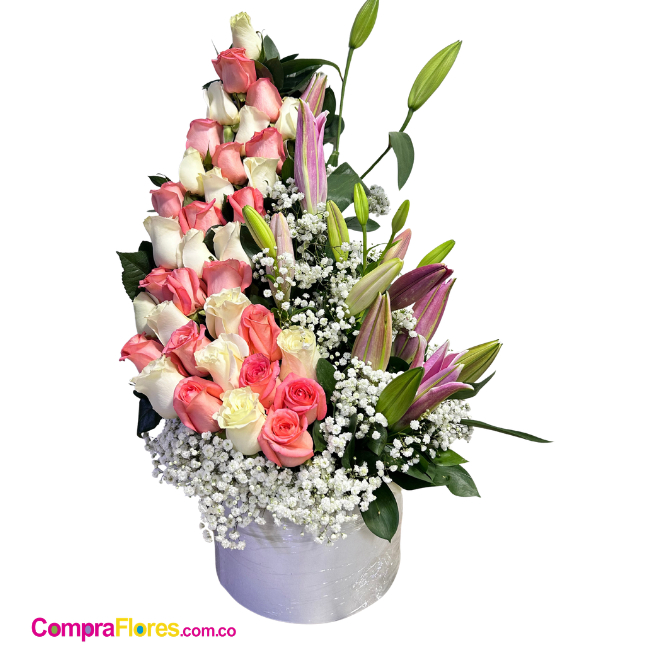 Arreglo en Base de Rosas, Lirios y Ferrero