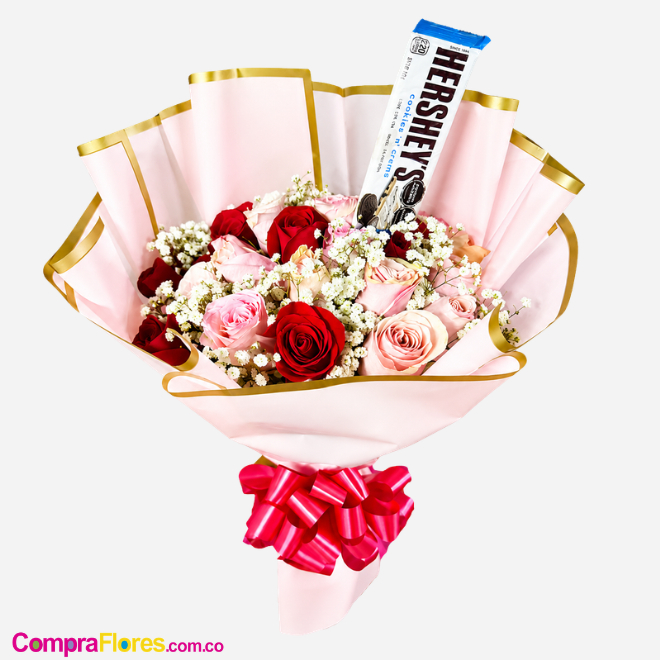 Bouquet Gala de 24 Rosas con Perlas y Chocolate Hershey's