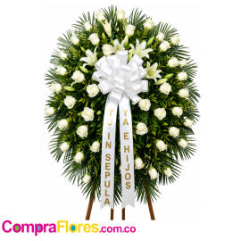 funebre condolencias rosas y lirios