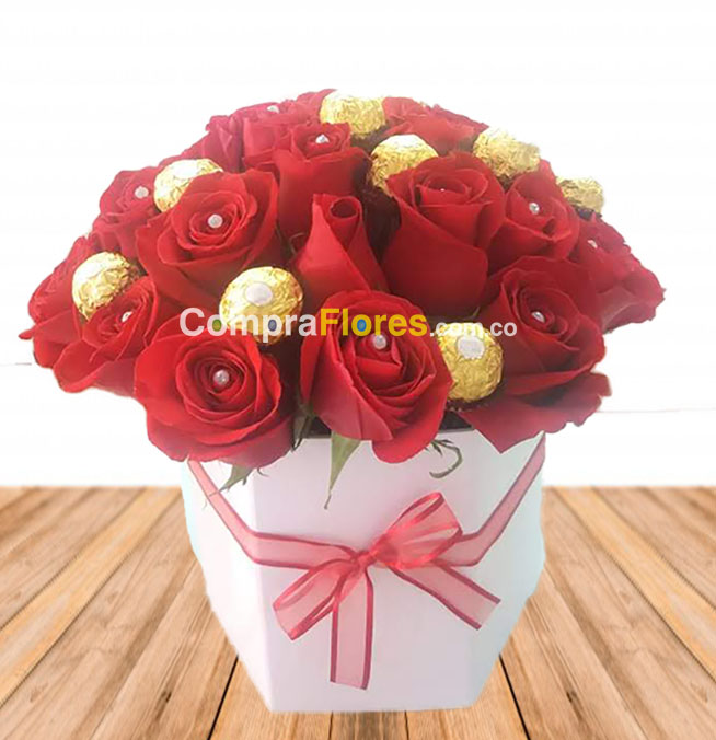 caja floral por 24 rosas rojas