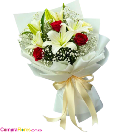 Ramo de Lirios Blancos y Rosas Rojas con Gipsófila - Flores Cali