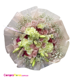 Arreglo Floral: Girasoles, Rosas y Lirios