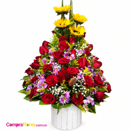 Base de Lujo: 30 Rosas, Girasoles y Lirios