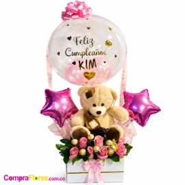 Arreglo en Base: Oso Mediano, Rosas y Globo Burbuja