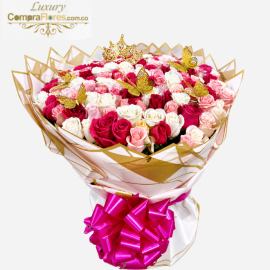Bouquet Real: 100 Rosas Multicolor con Corona y Mariposas