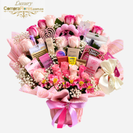 Bouquet Glamour: 30 Rosas Premium y Kit de Belleza Exclusive