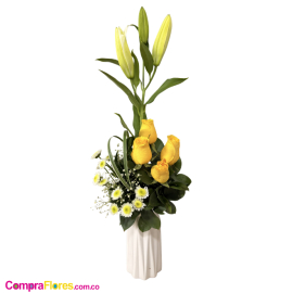 Jarrón de Flores Amarillas - Solitario