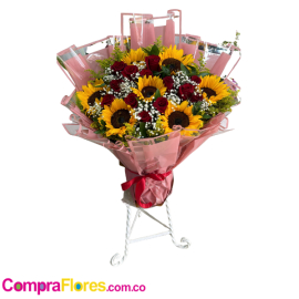 Arreglo Floral en Base con 7 Girasoles y 12 Rosas Rojas